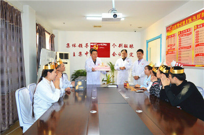 相亲相爱一家人 黑龙江中亚医院员工集体生日会 家人们生日快乐!