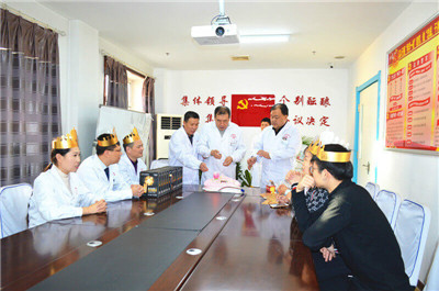 相亲相爱一家人 黑龙江中亚医院员工集体生日会 家人们生日快乐!