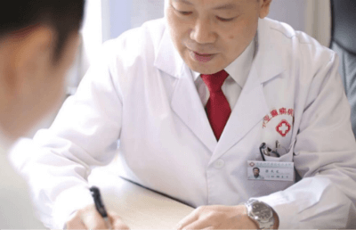 黑龙江中亚医院梁文龙三十年坚持做临床 风里来雨里去 这位专家的的动力就是你!