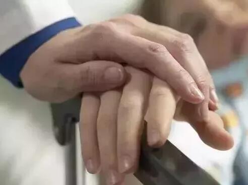 【专家】父亲为女儿奉献出了一切 癫痫专家刘国江主任让乌云化为了彩虹